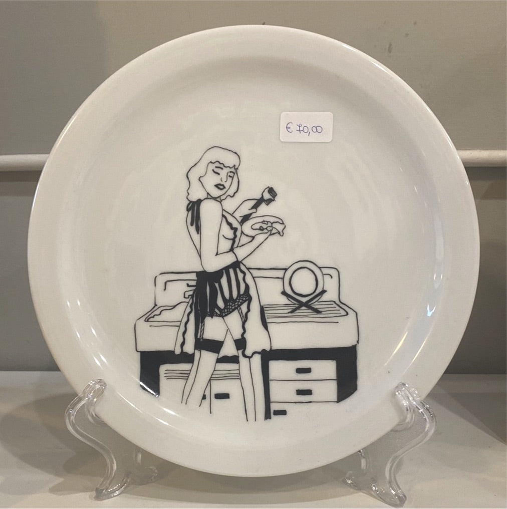 Piatto decorativo dipinto a mano Pin Up Ragazza bionda Piatto Pin-up “La bionda”