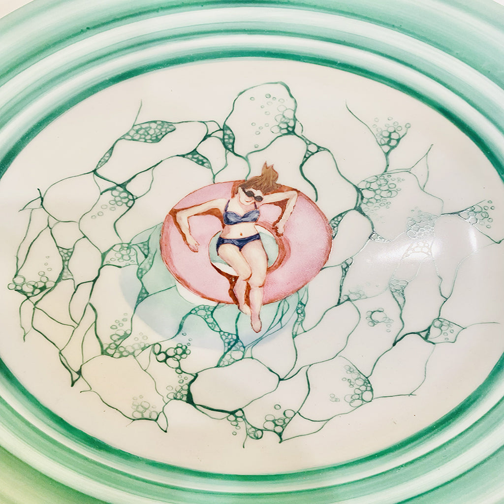 Decorative plate girl with life jacket