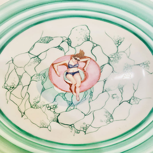 Decorative plate girl with life jacket