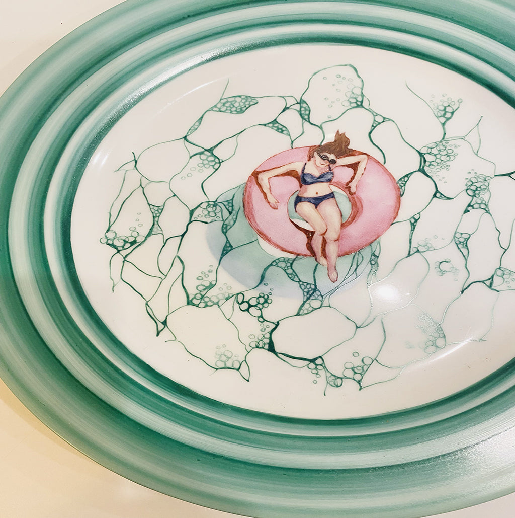 Decorative plate girl with lifebuoy  piatto ceramica ragazza con salvagente